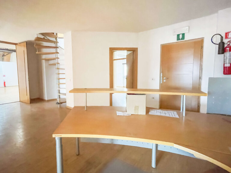 Eingangsbereich im 3. Stock, Wohnung in Lana bei Meran in Südtirol
